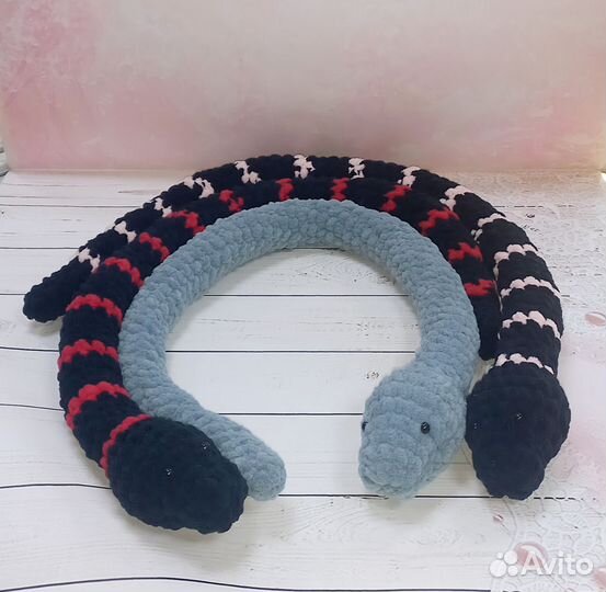 Вязаные игрушки змея