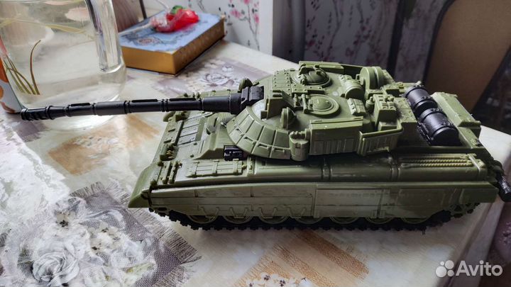 Детская игрушка, танк-самоходка