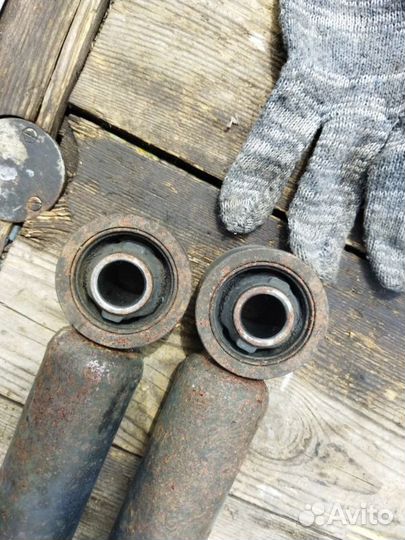 Амортизатор Nissan Elgrand AVE50 QD32ETI 1997