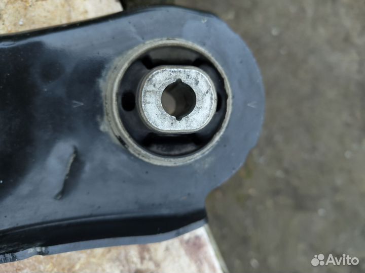 Передний рычаг Рено меган