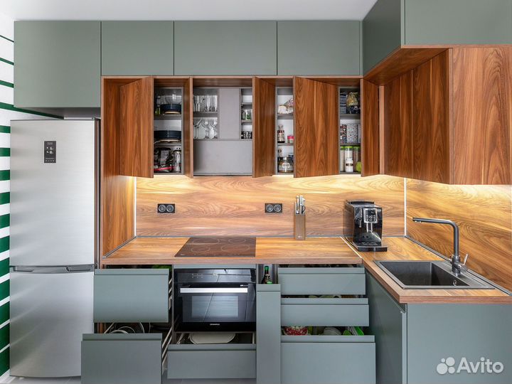 Кухня под проект с антресолями под потолок