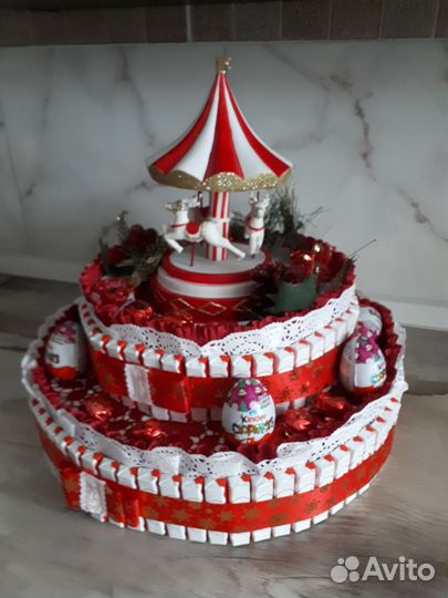 Подарки, Торт из киндеров на праздник