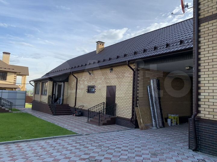 Коттедж 318,8 м² на участке 12 сот.