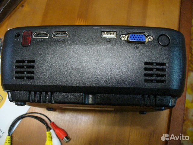 Мультимедийный LED проектор для дома и офиса