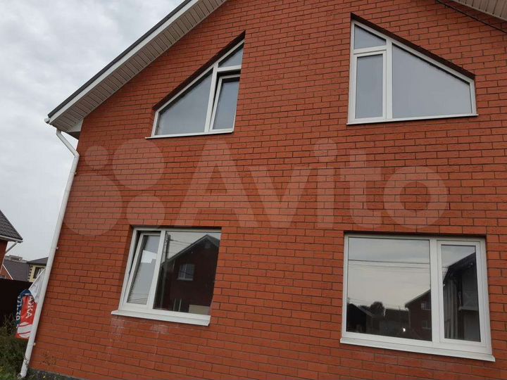 Дом 180 м² на участке 5 сот.