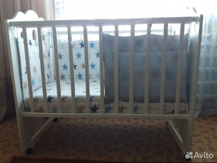 Детская кроватка (с подарками)