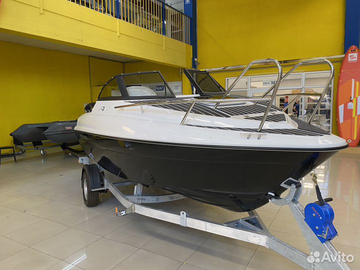 Катер Phoenix 560 с мотором