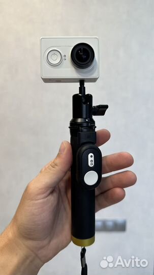 Экшн камера и монопод с кнопкой