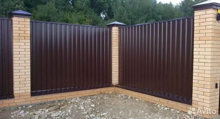 Забор из профнастила для дома быстро