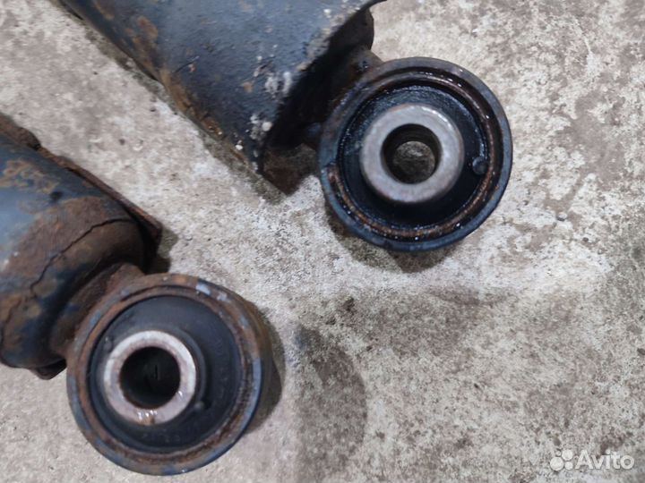 Амортизаторы задние Toyota RAV4 XA30