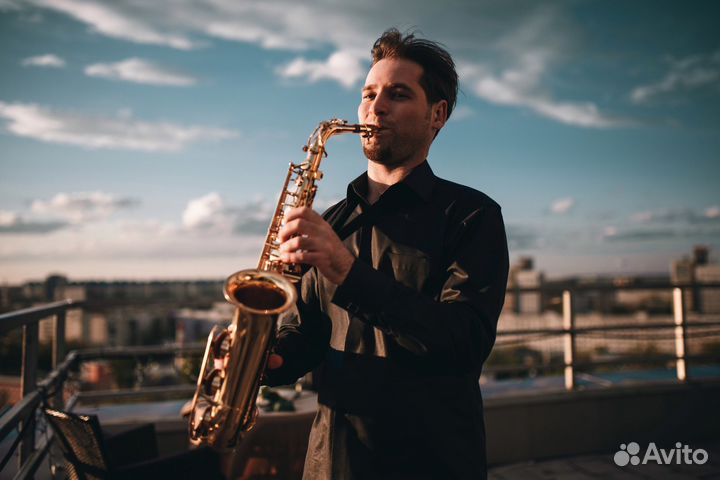 Саксофонист / музыкант на мероприятие