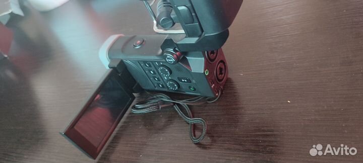 Видеокамера zoom Q8n