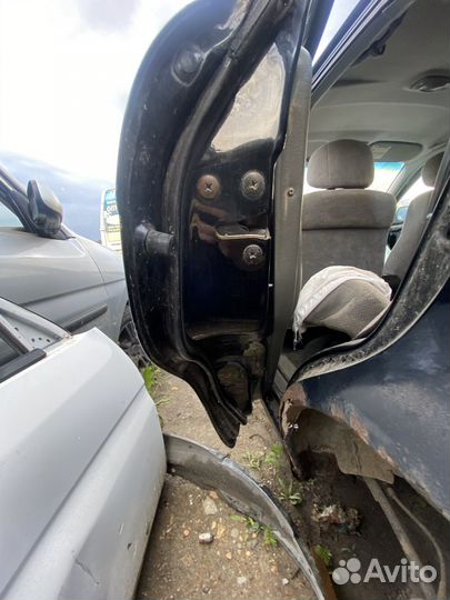 Задняя левая дверь Kia Spectra