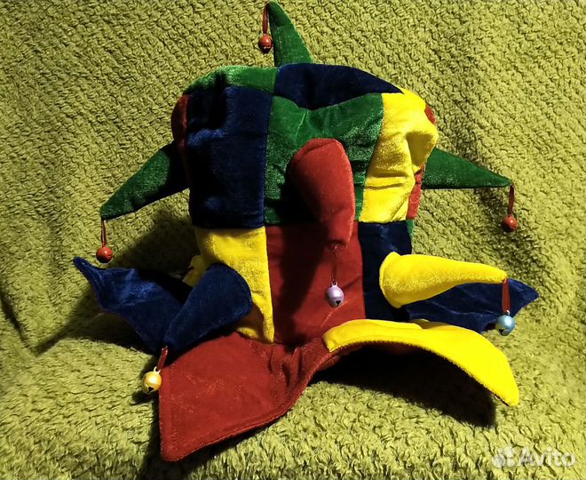 Шляпа праздничная с колокольчиками