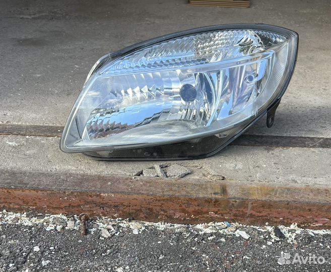 Фара skoda fabia 2