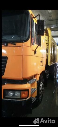 Водитель самосвала