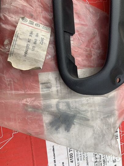 Новые оригинал заглушки губы Audi 100 C4