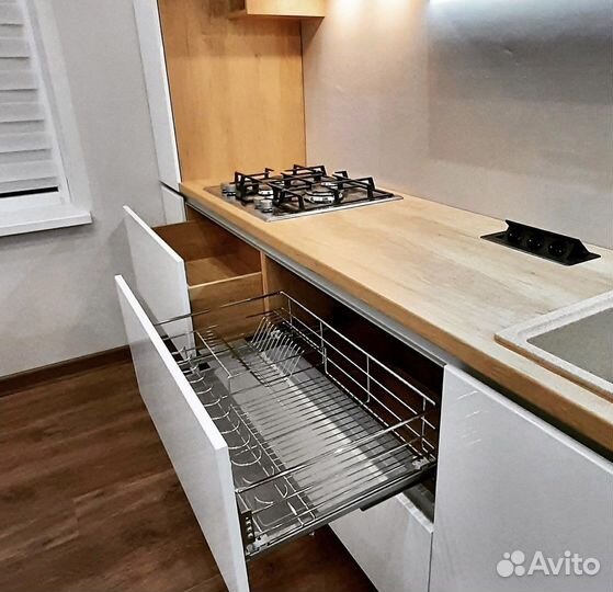 Кухни на заказ в бело коричневым цветом