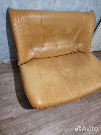 Кожаный диван бу