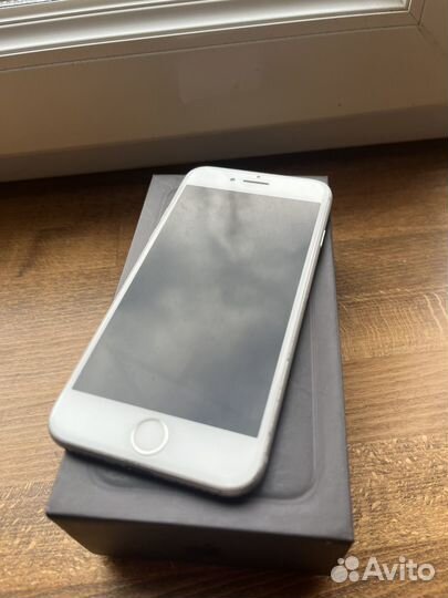 iPhone 8, 64 ГБ