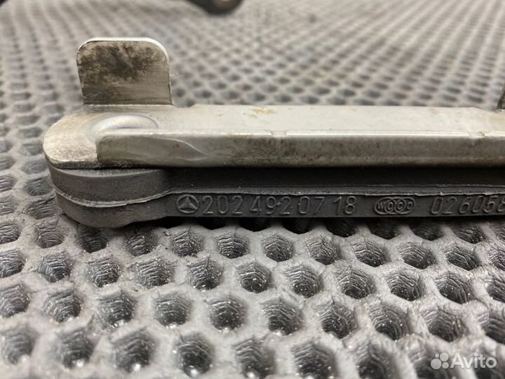 Кронштейн глушителя Mercedes-Benz E-Class W212