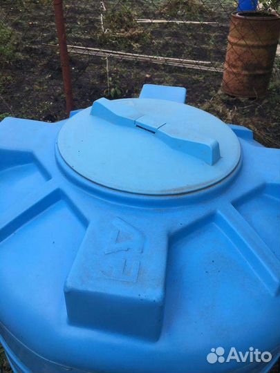 Бак для воды пластиковый 500 л. с поплавком