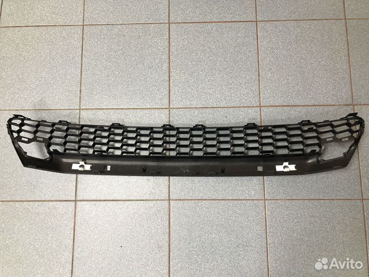 Решетка переднего бампера Lexus NX 200/300H 14-17