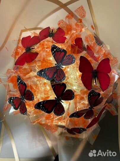 Букет из бабочек, сердечек и конфет)