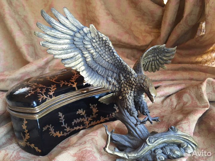 Бронзовая статуэтка орла