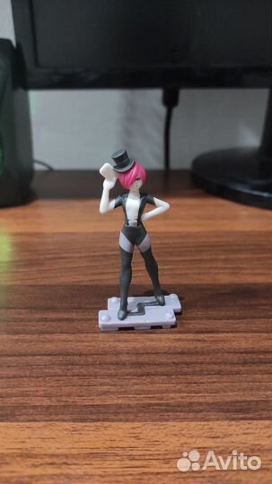 Игрушка из киндера Леди баг 2021г