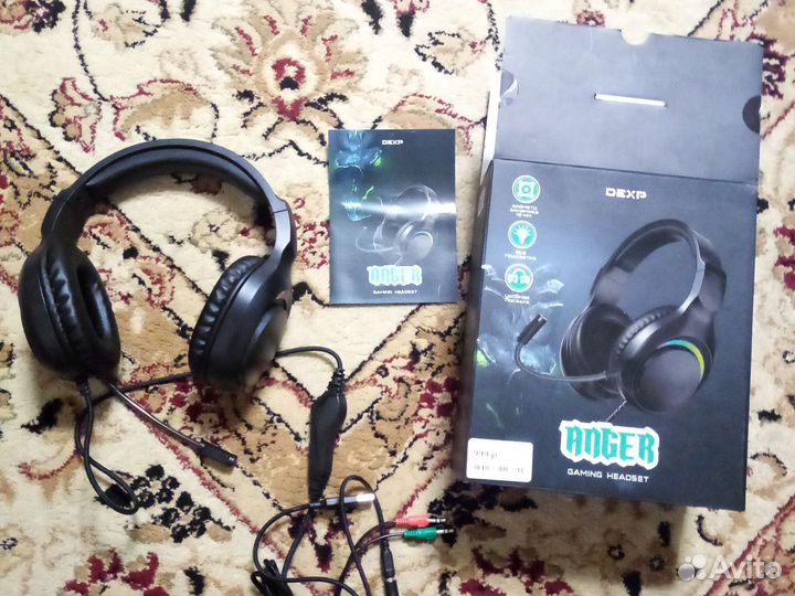 Очки вертуальной реальности и игровые наушники