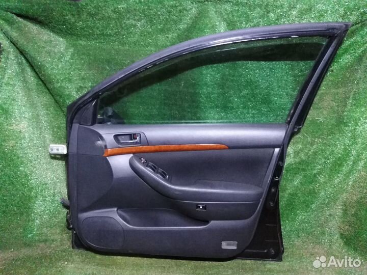 Дверь передняя правая Toyota Avensis AZT255AZT250