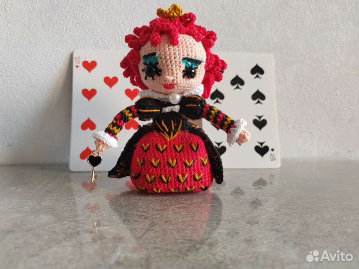 Вязаная кукла ручной работы