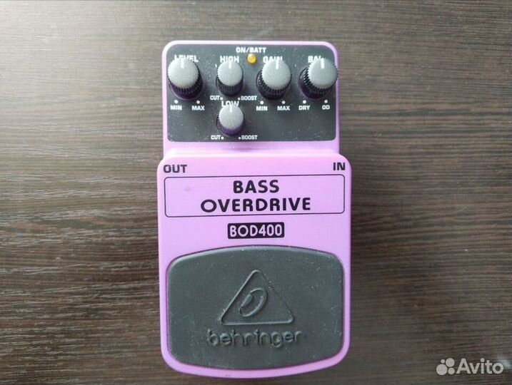 Педаль эффектов Behringer Bass Overdrive BOD400