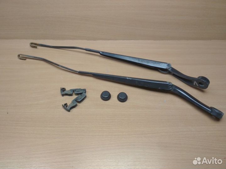 Поводки дворников, Cadillac SRX 1