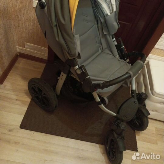 Коляска всесезонная
