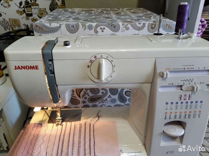 Швейная машина Janome