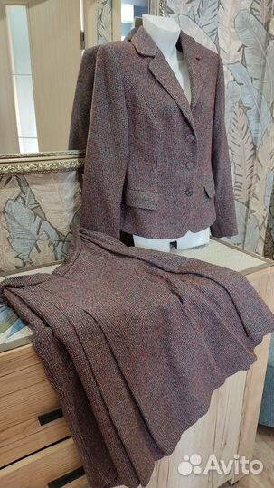 Костюм женский юбка и пиджак 46
