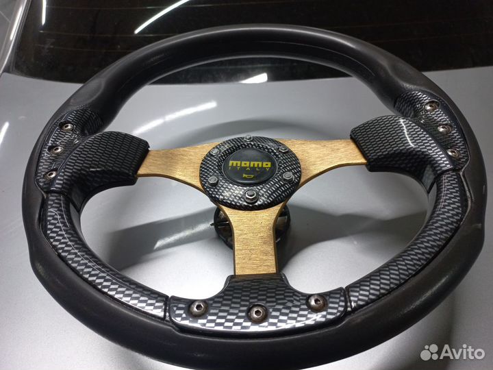 Руль Momo