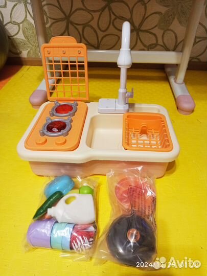 Детские игрушки пакетом кухня с краном набор