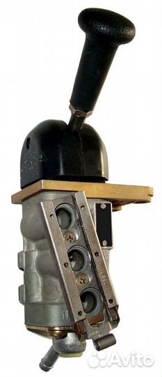 Кран ручного тормоза Мерседес 1625 481016303