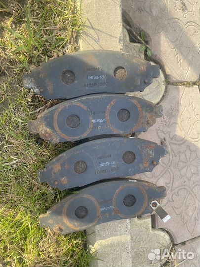 Nissan Navara колодки тормозные передние