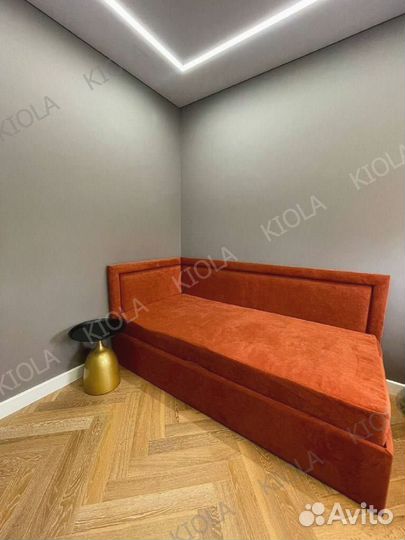 Кровать с выдвижными ящиками