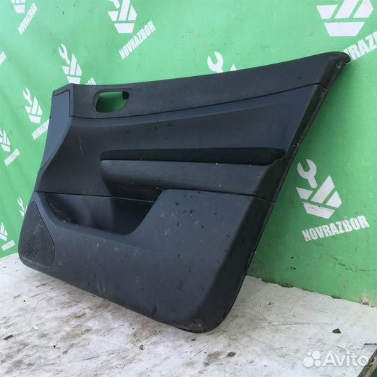 Обшивка двери передней правой Пежо 307