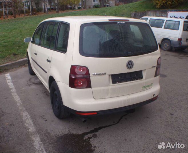 Volkswagen Touran 2008 г по запчастям