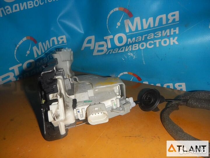 Замок двери передний правый audi A1