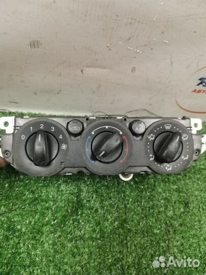 Блок управления климат-контролем Ford Focus 2