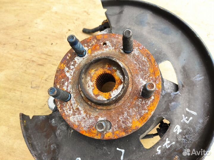 Кулак поворотный левый 1.3 1.4 1.6 Opel Astra J