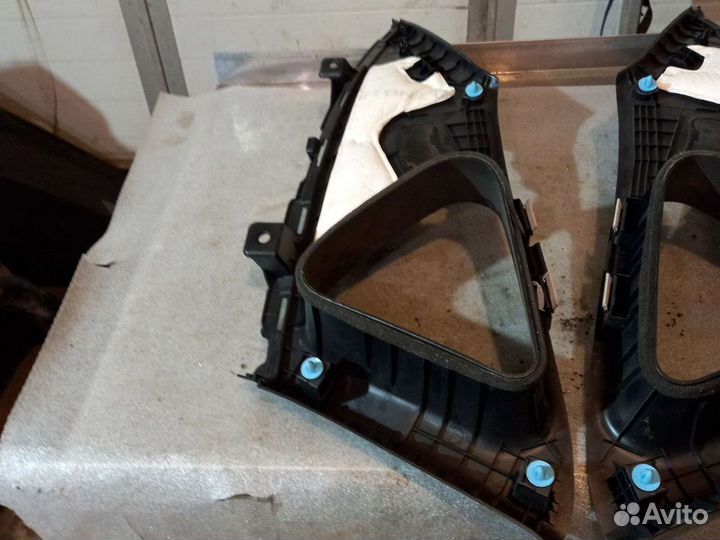 Обшивка задней стойки Hyundai Solaris 1