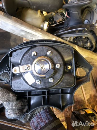 Подушка безопасности водителя Renault Megane 1 Sce